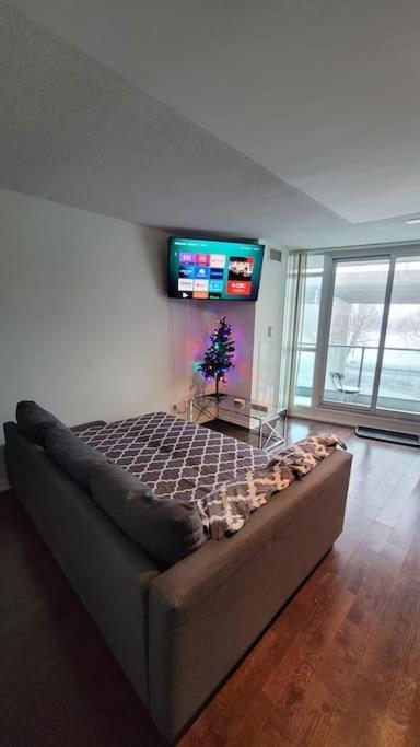 Cn Tower View With Free Parking, Pool, & More Amenities Toronto Luaran gambar